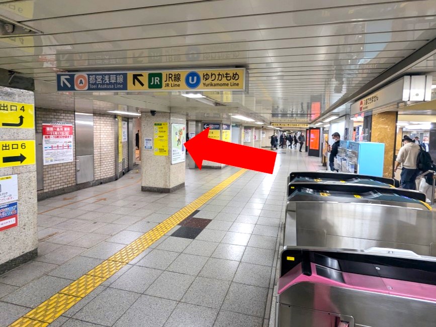 改札を出てゆりかもめ方面に進みます。