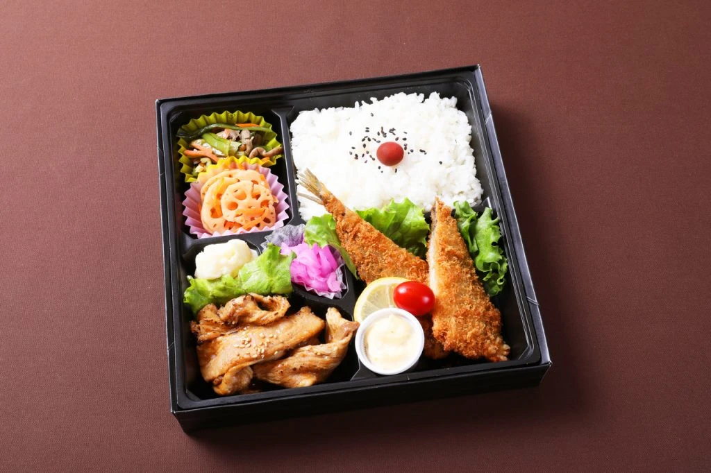 TKP華やぎ弁当　豚の生姜焼きとアジフライ弁当（お茶付）