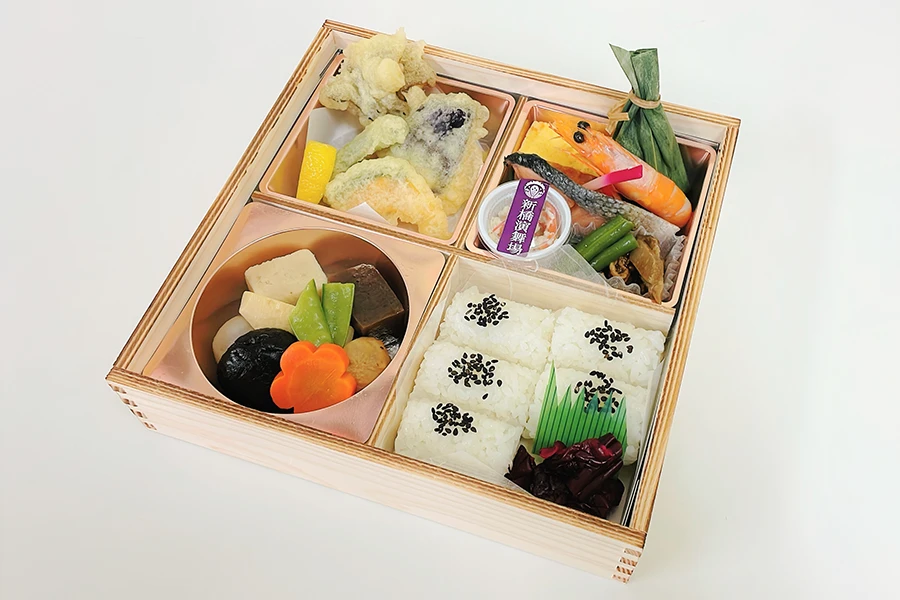 演舞場弁当　白妙（しろたえ）