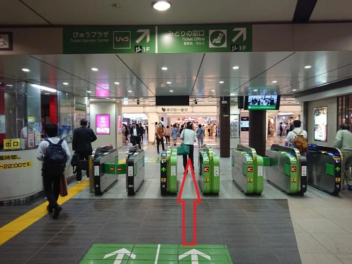 東京駅八重洲中央口地下改札からの経路（改札口から徒歩2分）1