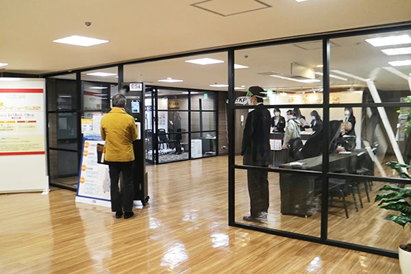 会場出入口