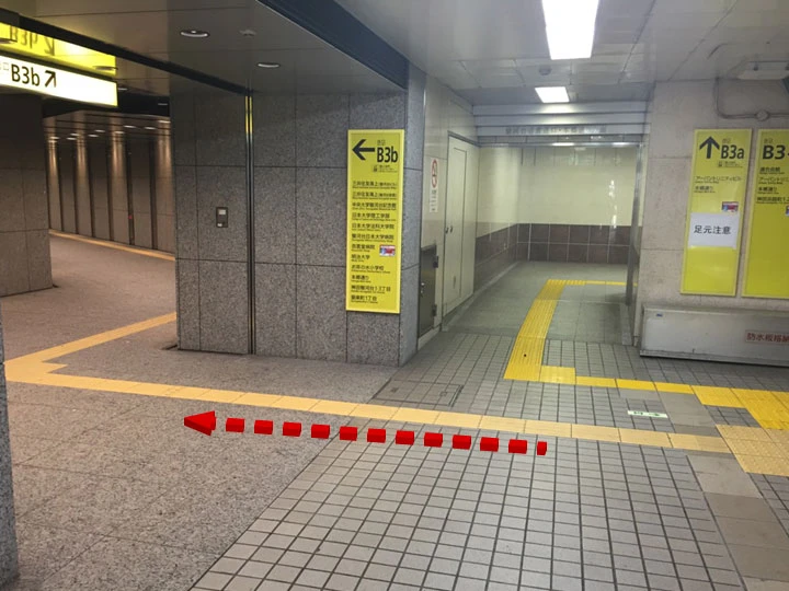 地下鉄出口1