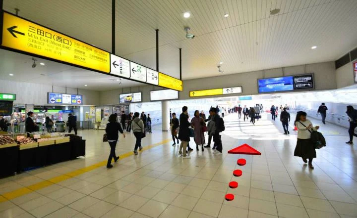 JR田町駅から商業エリアエントランス1