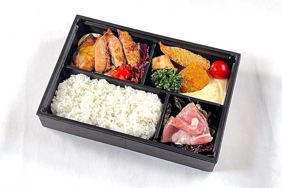 北海道桜姫鶏ソテー弁当 ※お茶付き（500mlペットボトル）