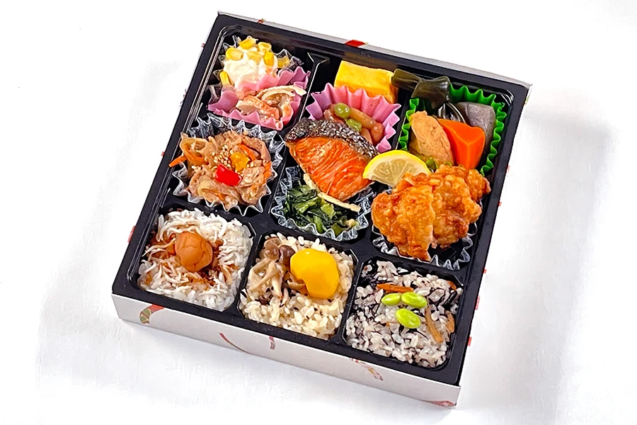 【札幌】サツベン　彩り幕の内弁当　※お茶付き（500mlペットボトル）	