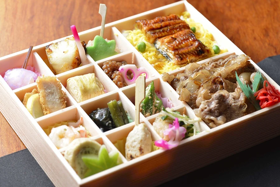 牛すき焼きと鰻のいろどり弁当