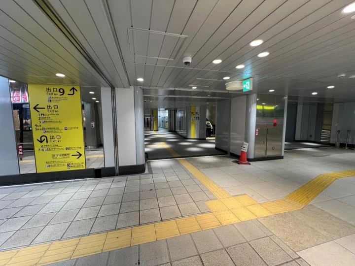 地下改札からご案内1