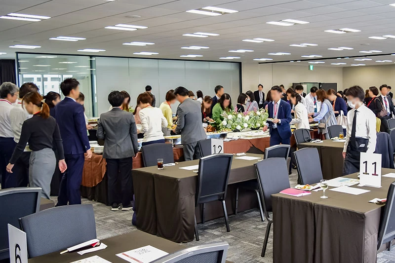 https://images.microcms-assets.io/assets/dafe7aa892a24c93965c1d4a581ad23f/c4b1b02fe1a84aa6ba0f0c7ef2fcf276/gcp-osaka-umedashinmichi_2024_tasting_session_01_04.webp