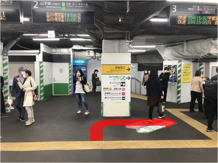 JRハチ公口改札から1