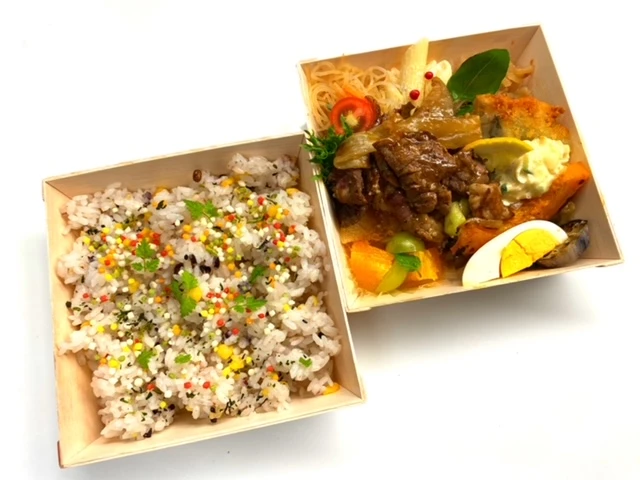 牛焼肉とお惣菜十六穀ごはんの二段弁当