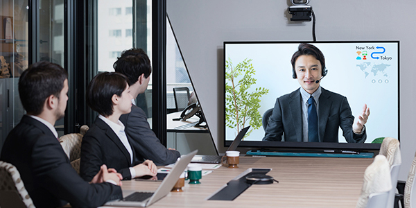 高速回線と専任スタッフによるサポートで、オンライン併用研修もトラブル知らず