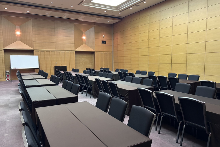 ホールA（半面）