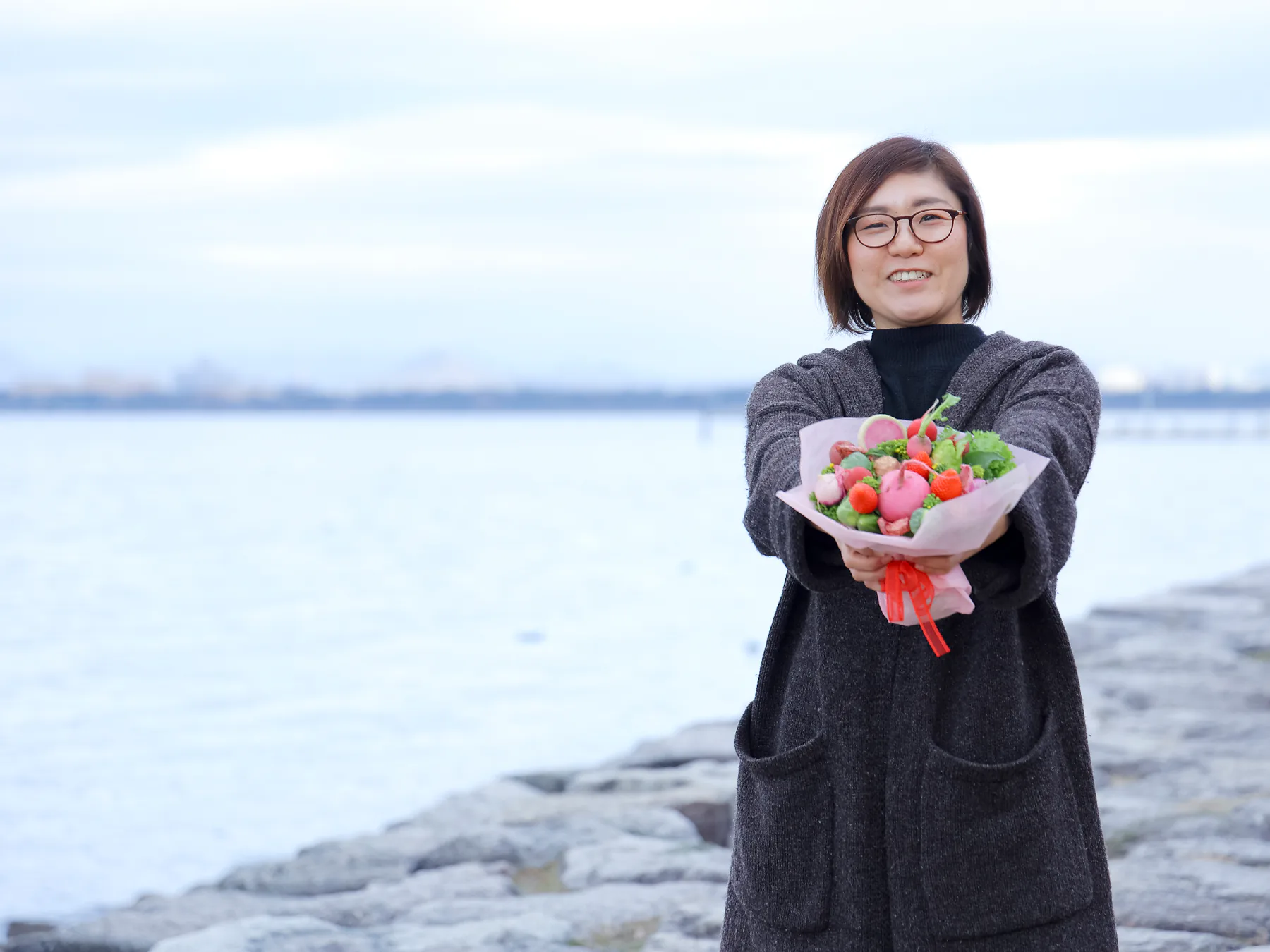 野菜と果物の“花束”を、食や素材に向き合うきっかけに。生産者の思いも伝えたい 〜ベジフラワーアーティスト 和田直子さん 〜
