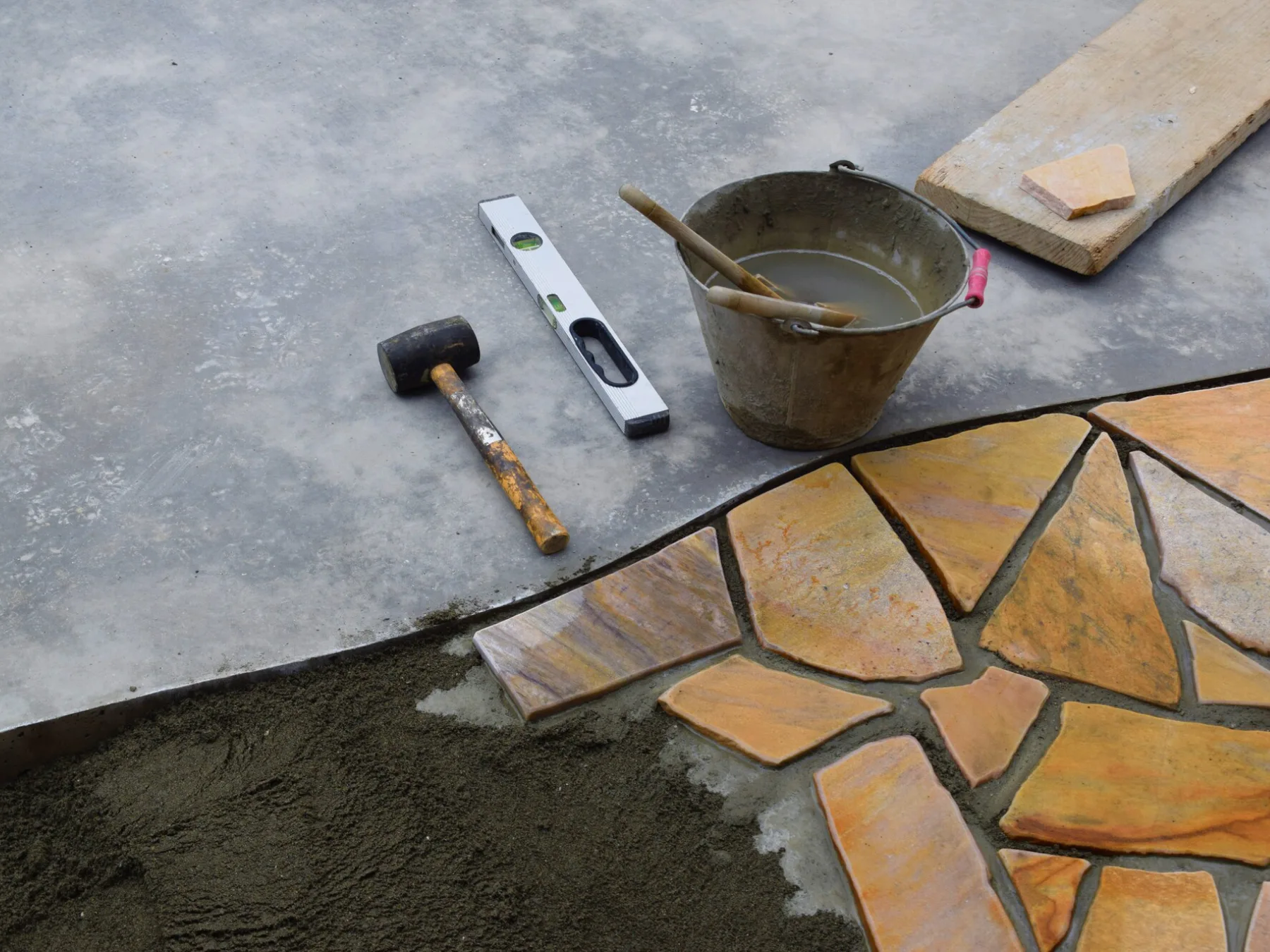 新築の外構工事は何から始める?計画から完成までの全7ステップ