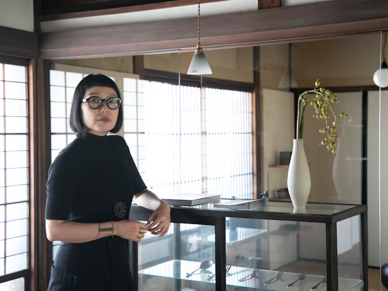 余白という“何もない”空間を意識することで
そこに佇む好きなものの美しさが際立ち、愛おしさが増す 〜 Analogue Life 岩越光恵さん 〜