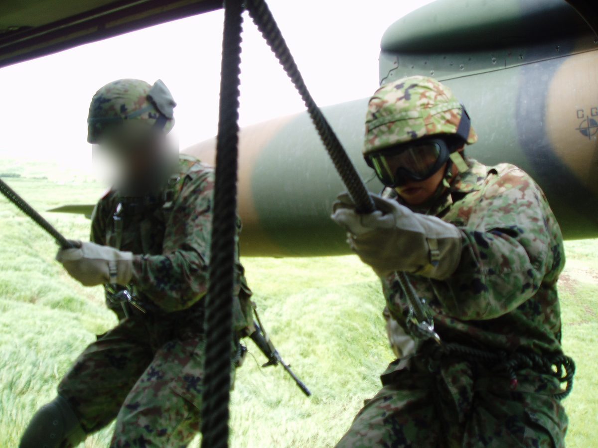 自衛隊時代(ヘリコプター懸垂下降)
