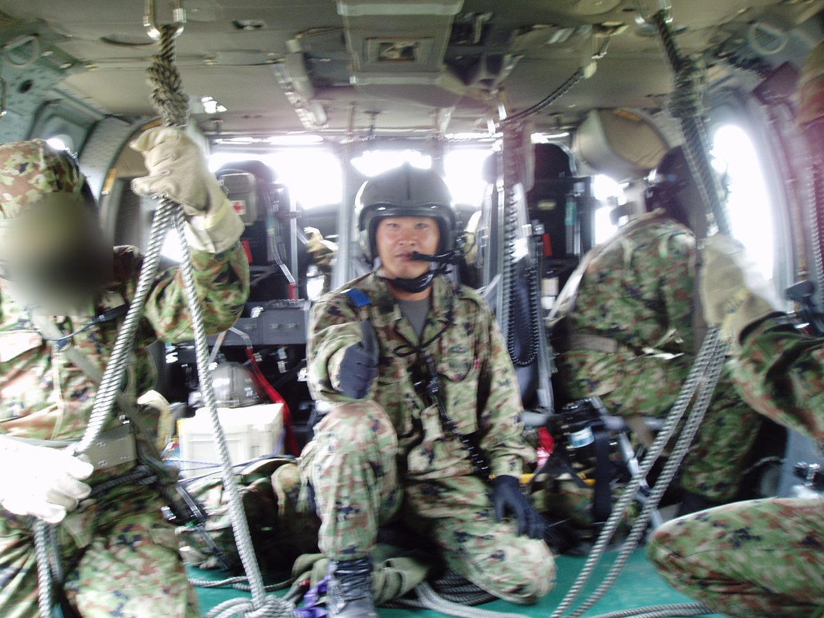 自衛隊時代(ヘリコプター機内)
