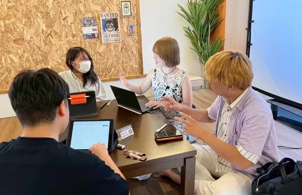 岩田学園高等学校の生徒との打ち合わせ風景