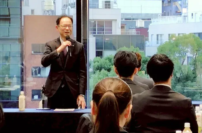 交流会で講話をする佐藤樹一郎大分県知事