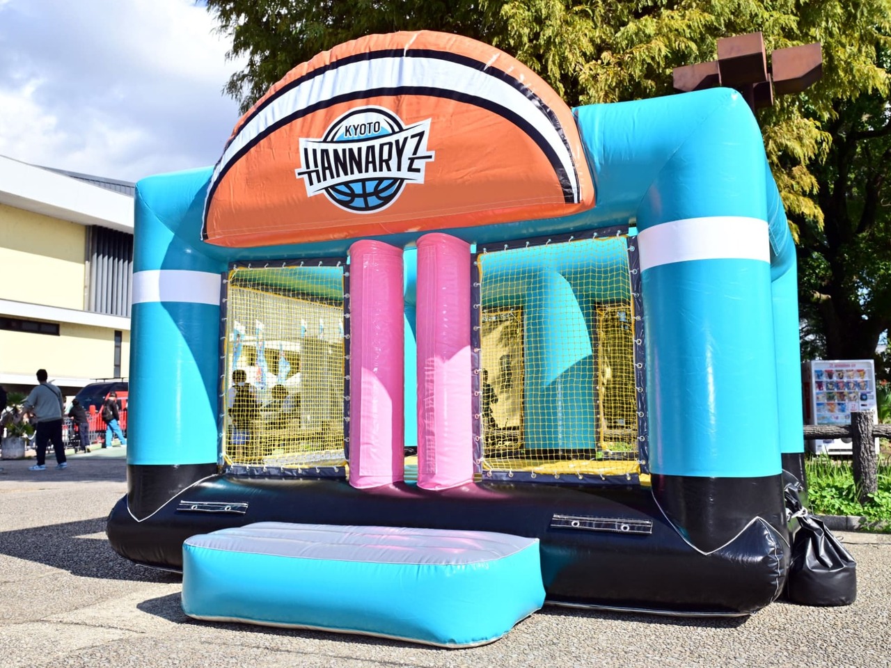 ふわふわトランポリン