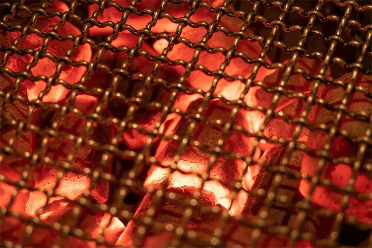 初心者向け「炭の起こし方」 BBQや焚き火で大活躍!|となりのカインズさん