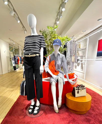 シンプルかつ上品なファッションを楽しみたい方におすすめのショップです。