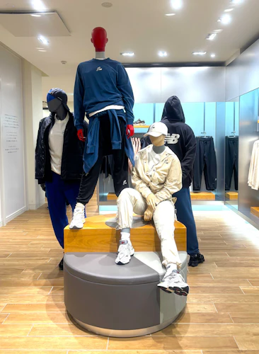  スポーツとライフスタイルを彩る一足を