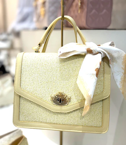 『美女と野獣』コレクション 2WAYスカーフ付きハンドバッグ