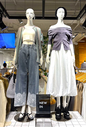 人気アイテムを豊富に展開しています。