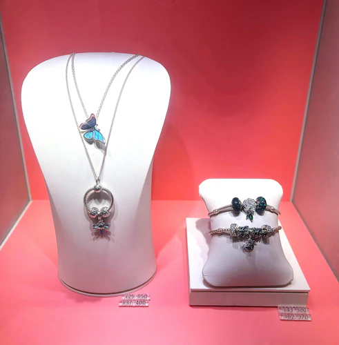 愛を込めたジュエリーでホリデーシーズンに輝きを!