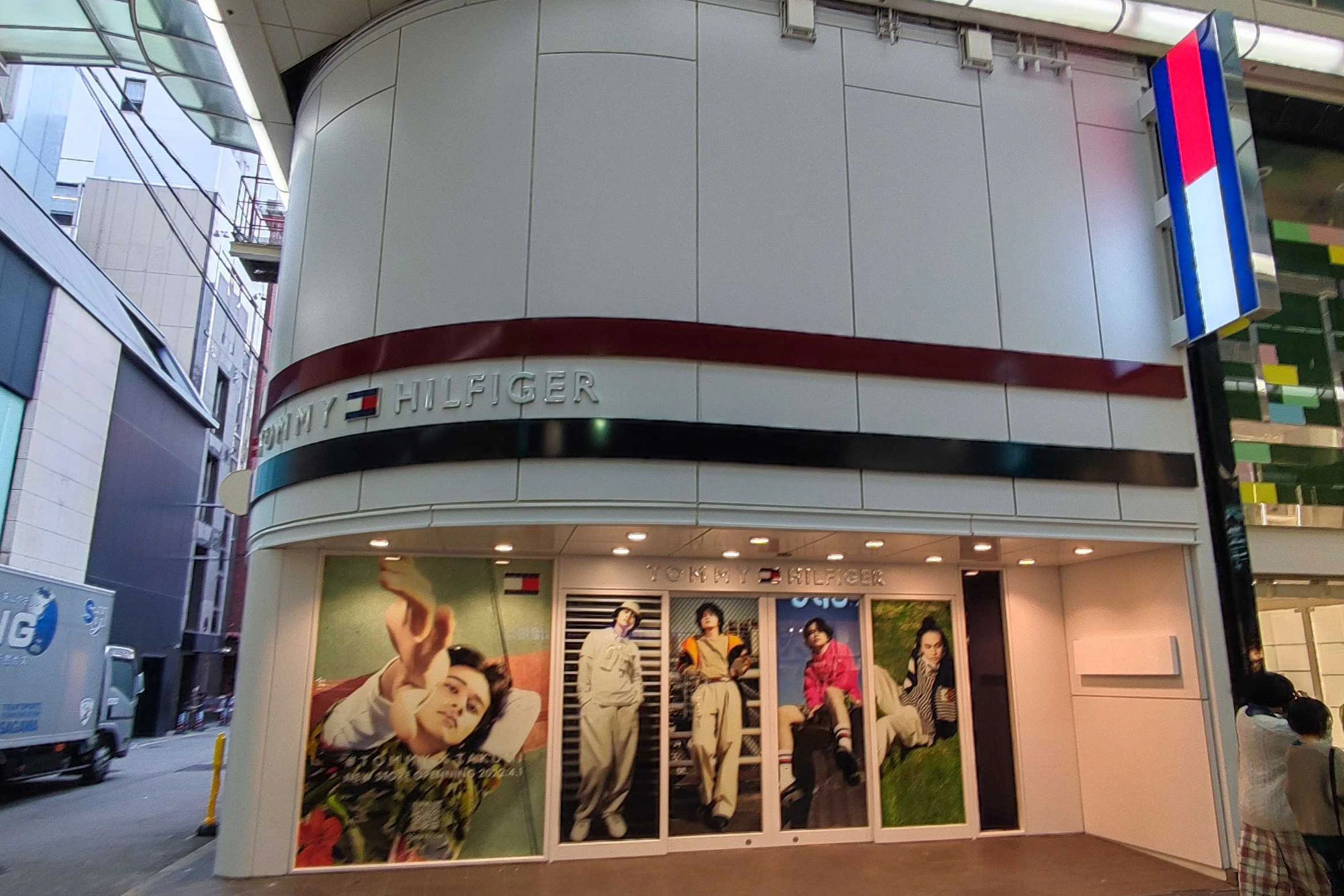 TOMMY HILFIGER 心斎橋店