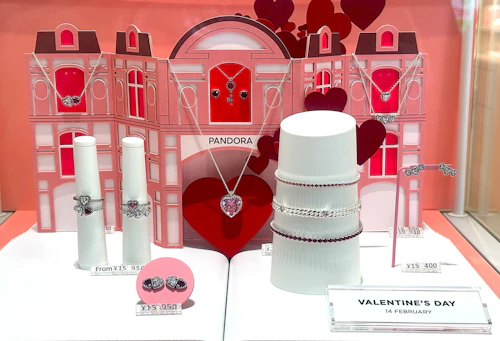 愛を込めたジュエリーでホリデーシーズンに輝きを