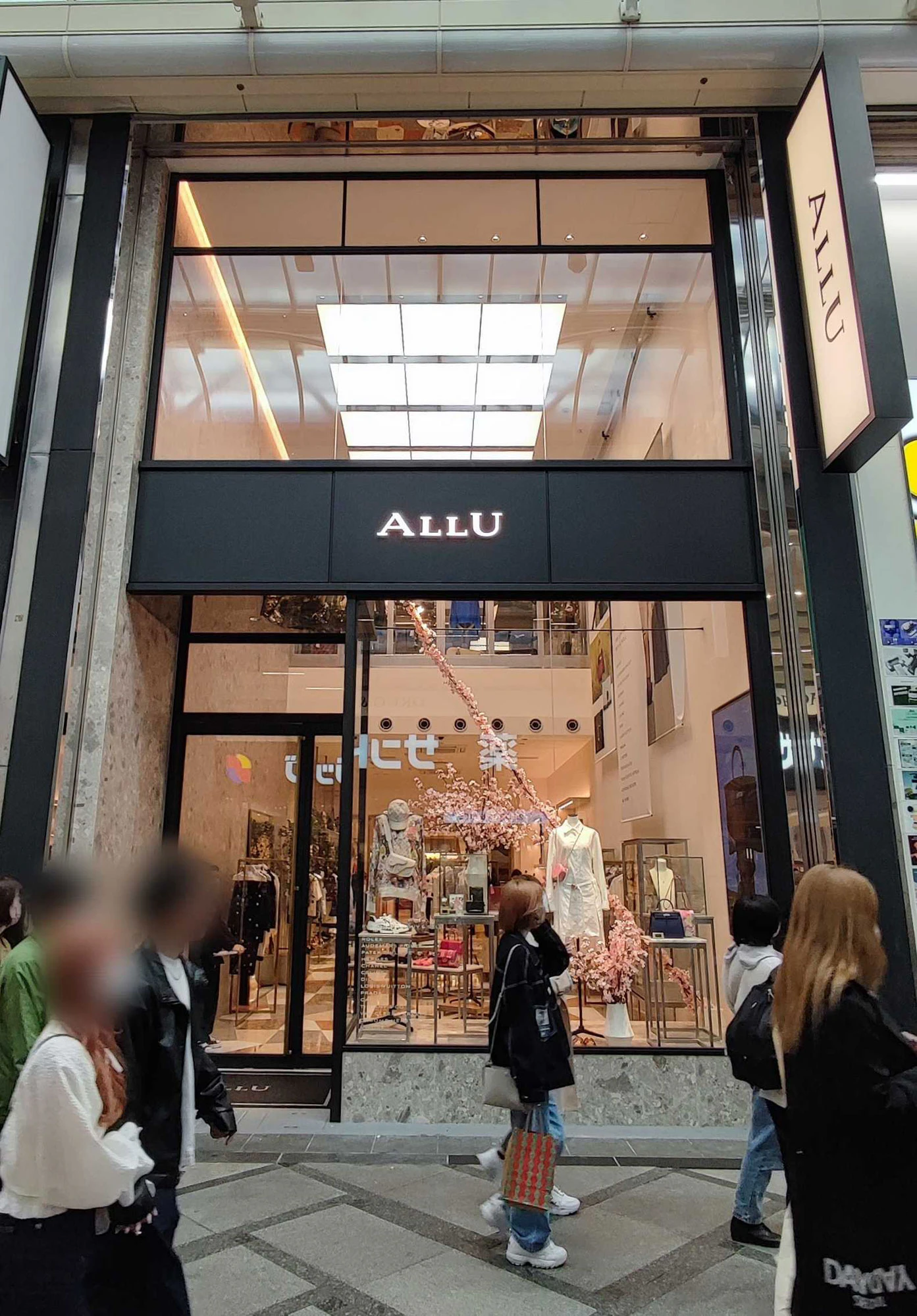 ALLU心斎橋店