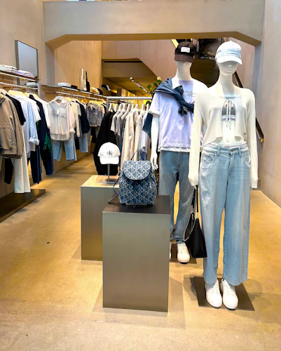 カッティングにこだわったシンプルで美しいデザインが特徴！