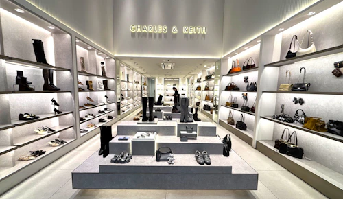 心斎橋の街に洗練を添える「CHARLES & KEITH」。