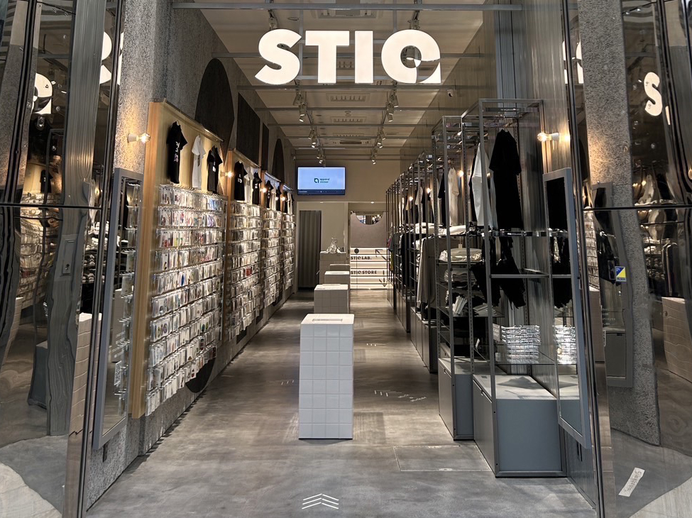 小物 STIQ 𝐒𝐓𝐈𝐐 𝐒𝐓𝐎𝐑𝐄 | アパレルステッカー専門店 (@stiqstore