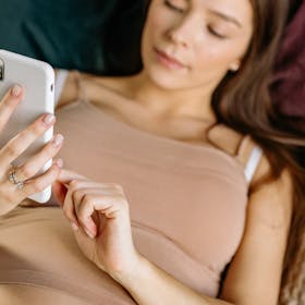 iPhoneで好きな曲をアラームにする方法とは?5つの設定方法で解説