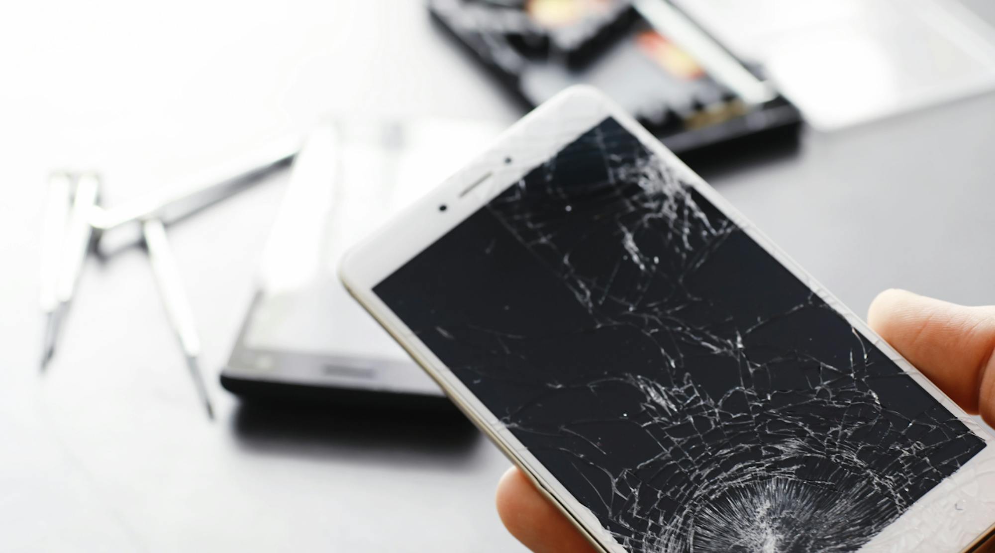 携帯キャリアでのスマホ処分方法とは?ドコモ、au、ソフトバンク、楽天モバイル別に解説