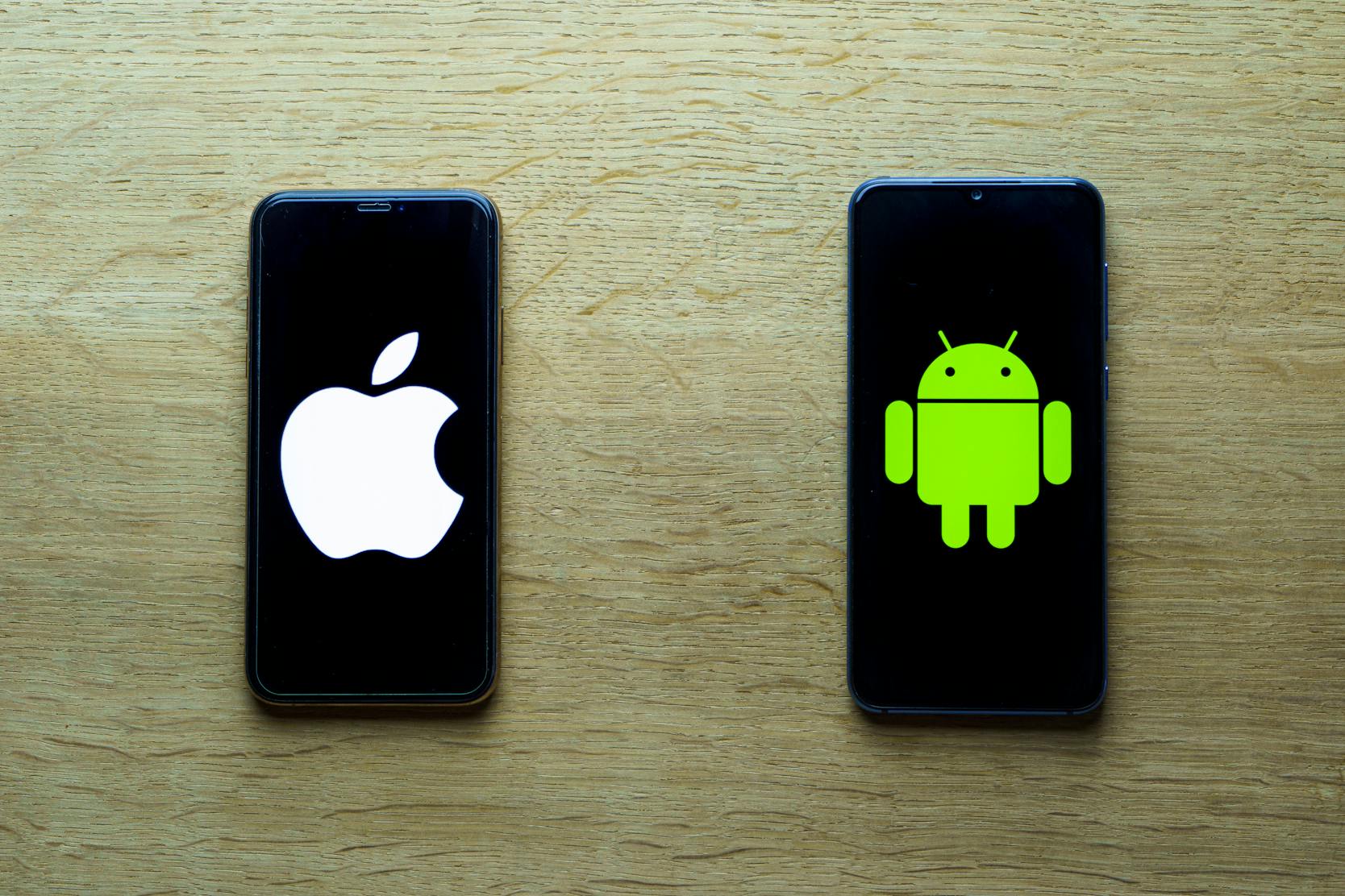 iPhoneとAndroid端末を2台持ちする理由とは?