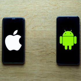iPhoneとAndroid端末を2台持ちする理由とは?