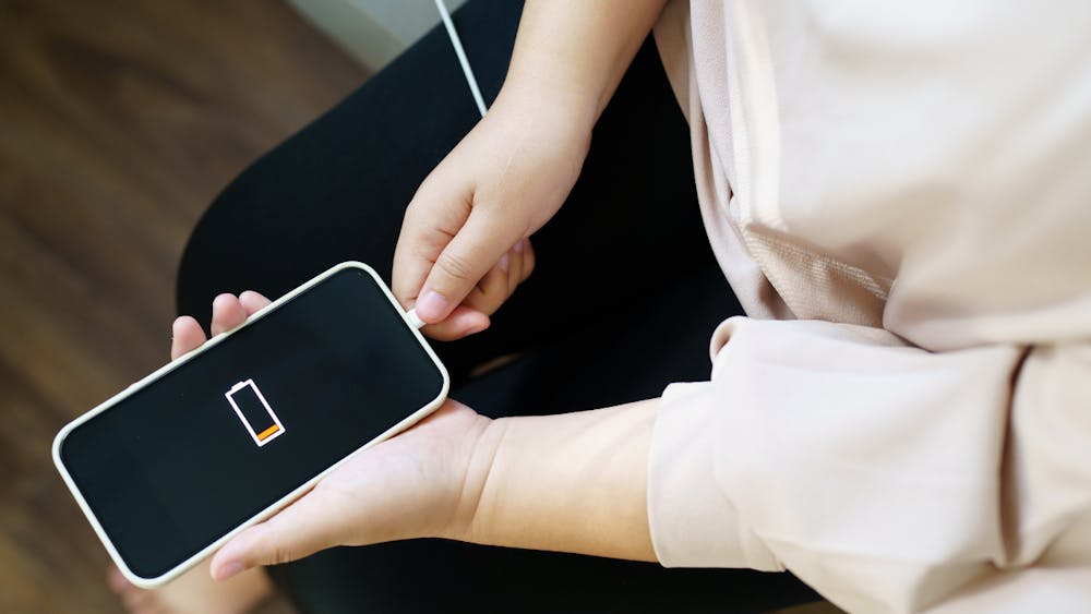 iPhoneのバッテリーを長持ちさせるデバイスの神設定10選