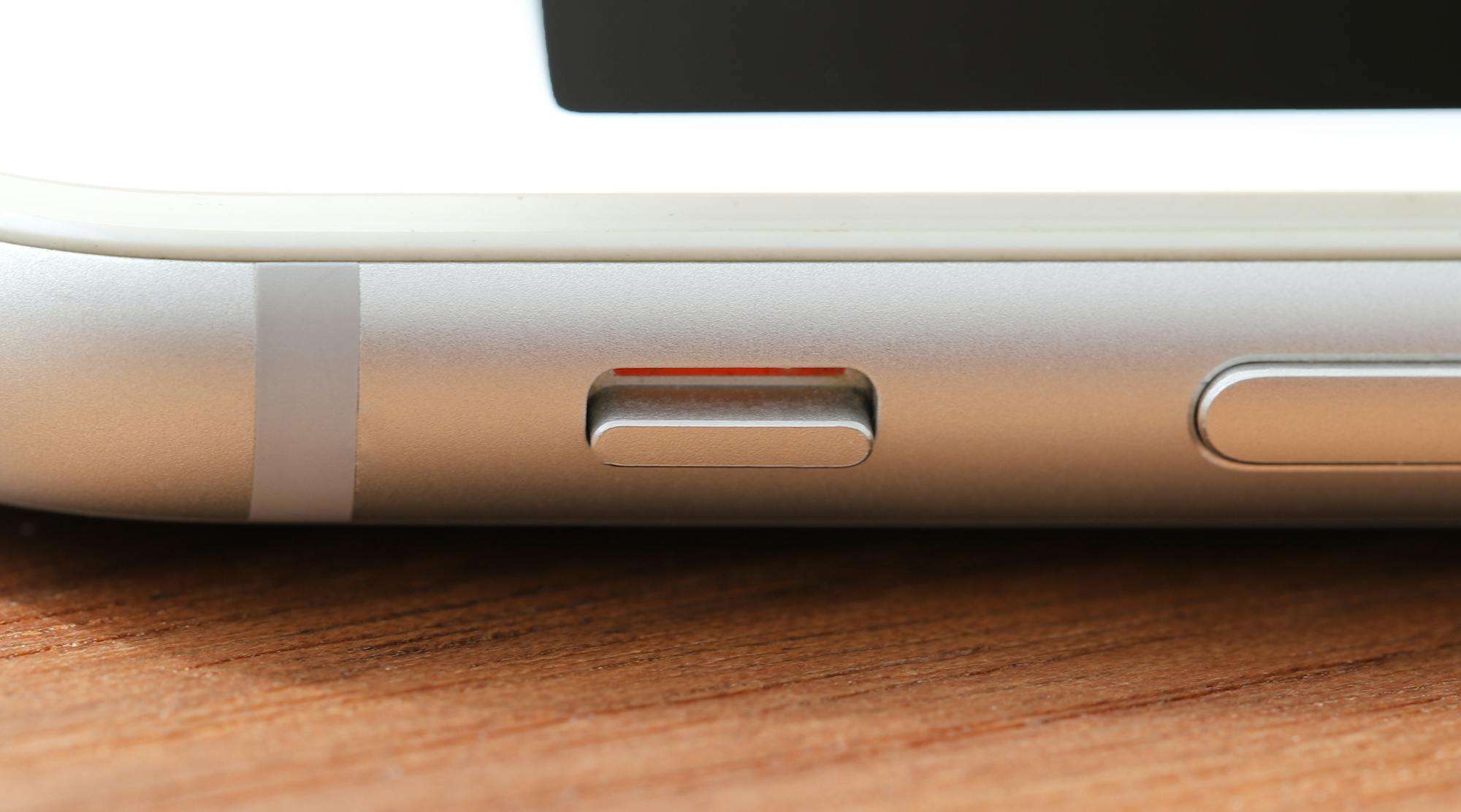 iPhoneをマナーモードに設定・解除する方法!消せる音と消せない音についても解説