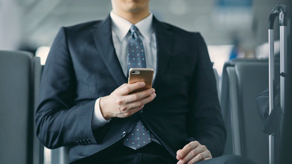 法人スマホは格安SIMで十分?メリット・デメリット・価格相場と失敗しない契約先の選び方