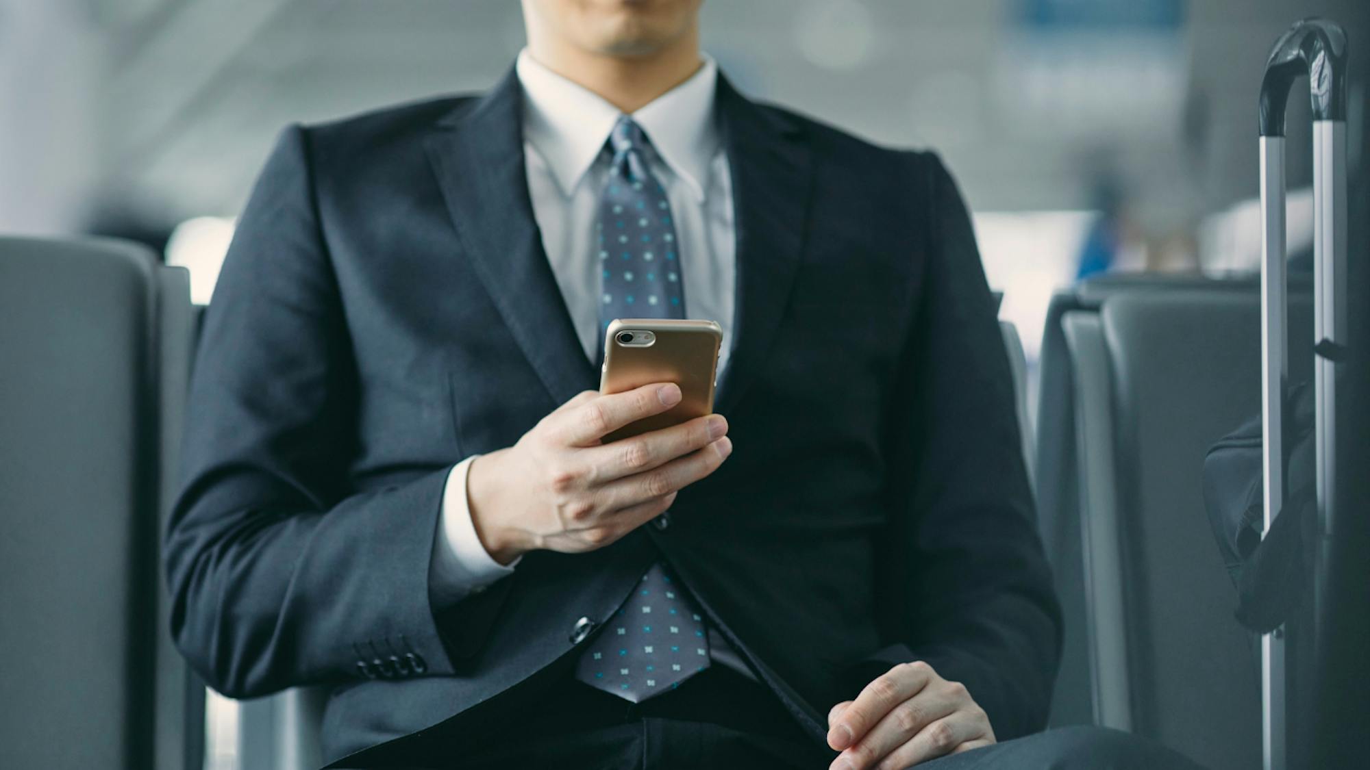 法人スマホは格安SIMで十分?メリット・デメリット・価格相場と失敗しない契約先の選び方