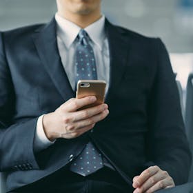 法人スマホは格安SIMで十分?メリット・デメリット・価格相場と失敗しない契約先の選び方