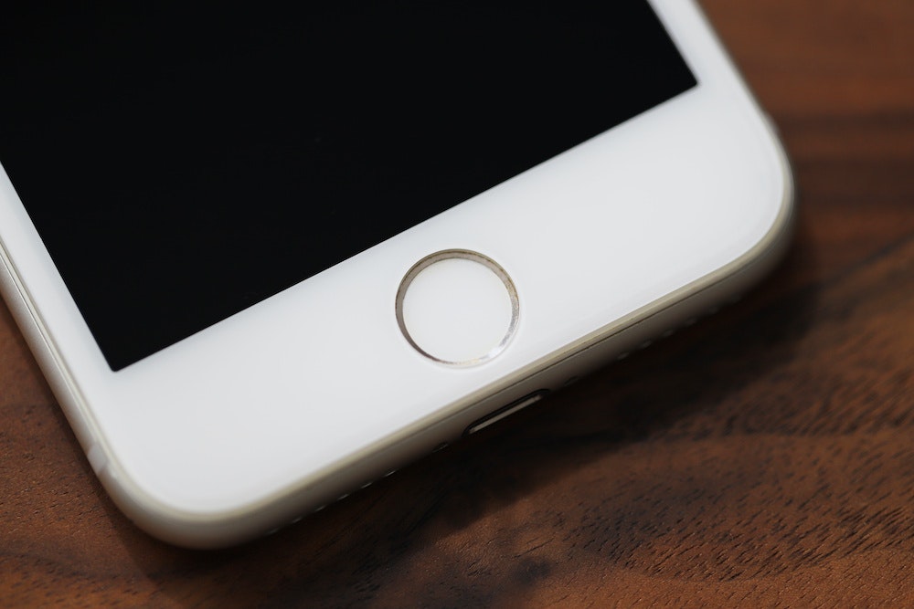 Apple iPhone 8 ホワイト 画面ひびありジャンク品（iPhone 8
