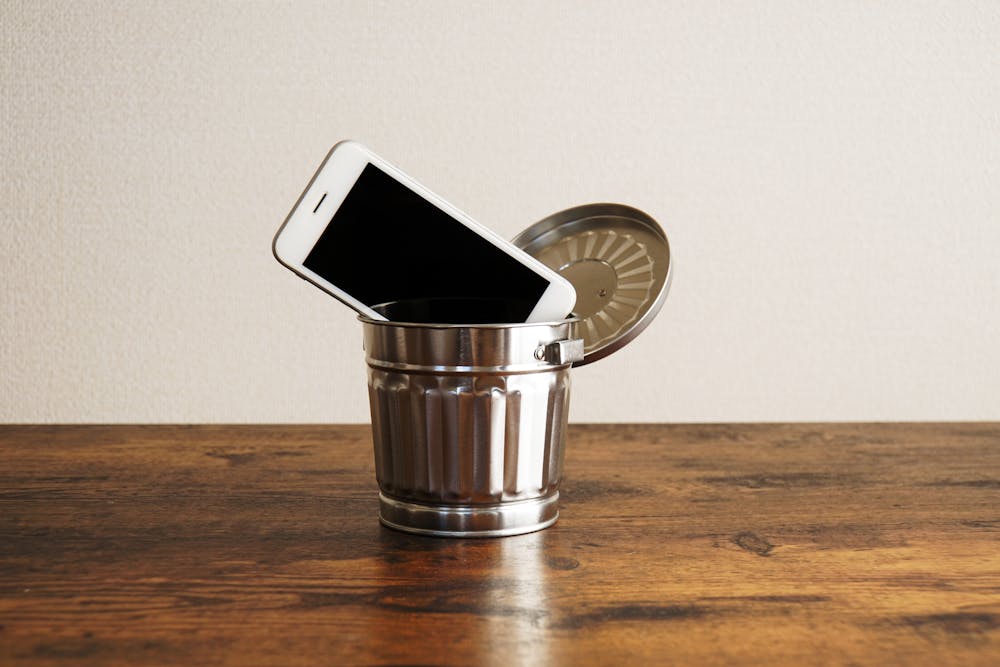 iPhoneの捨て方・処分方法を徹底解説！無料回収、下取り、買取など6つの方法を紹介！