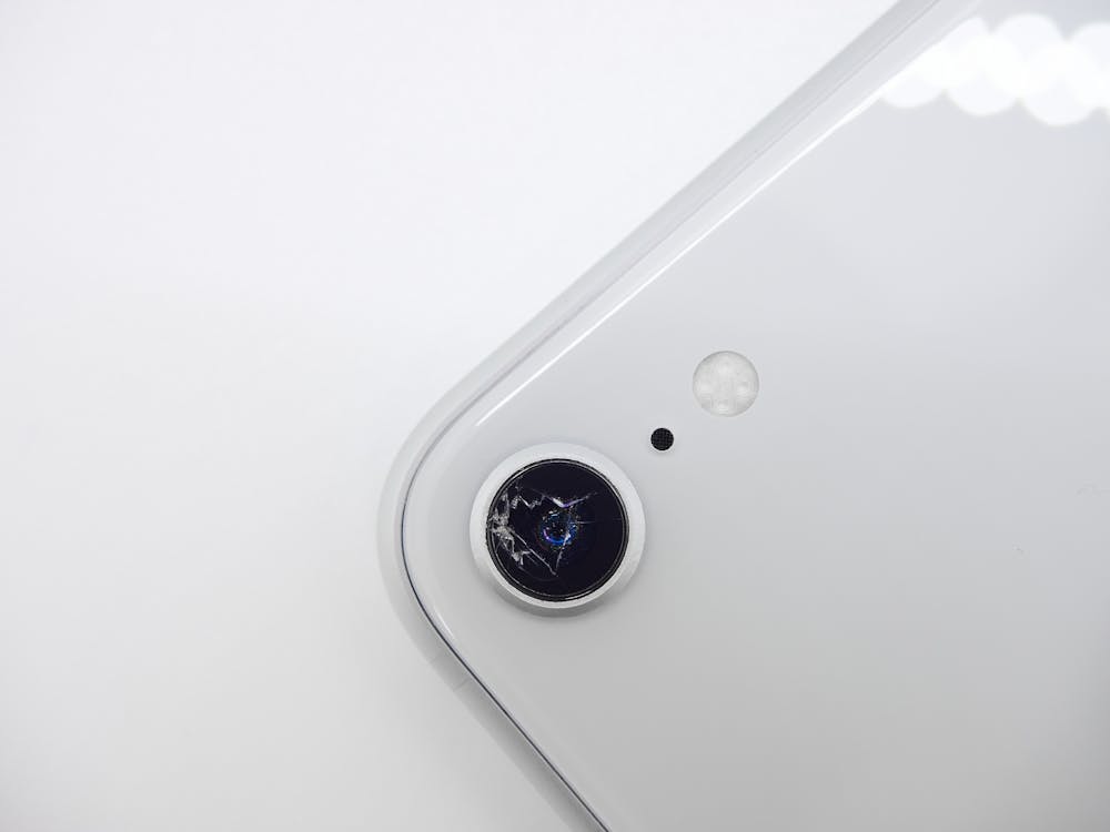 iPhoneのカメラレンズが割れる「原因と対処法5選」