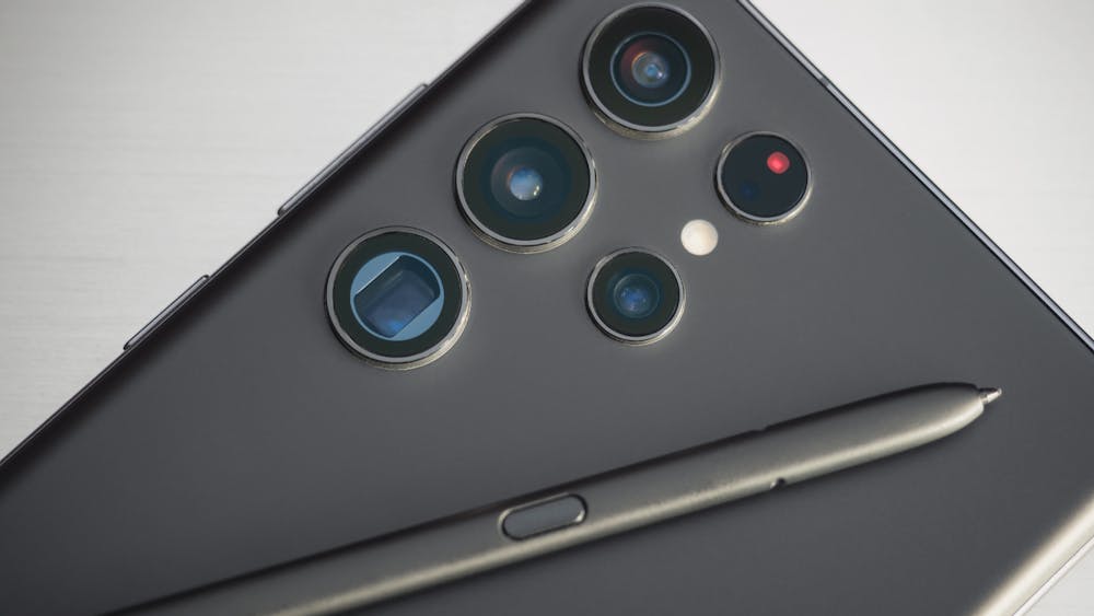 Galaxy S24 Ultraが人気な理由とは?S23 Ultraとの違いと特徴を解説!