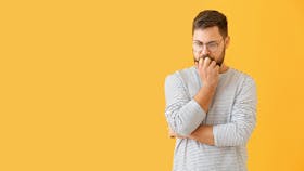 【フリーズ・無反応を即解決】スマホの画面が反応しない時の原因と対処法8選